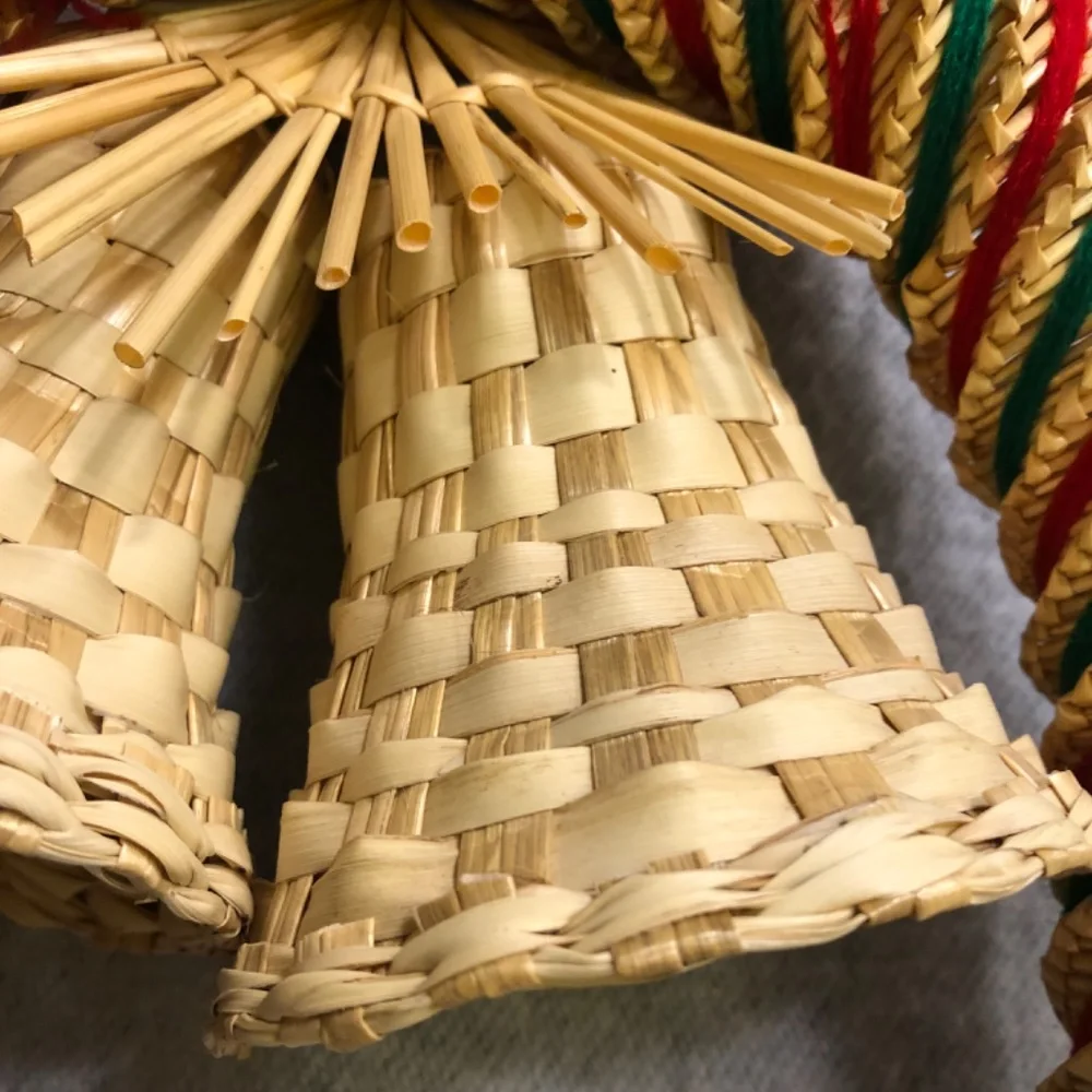 NWOT - Woven Straw Holiday Bell Wreath